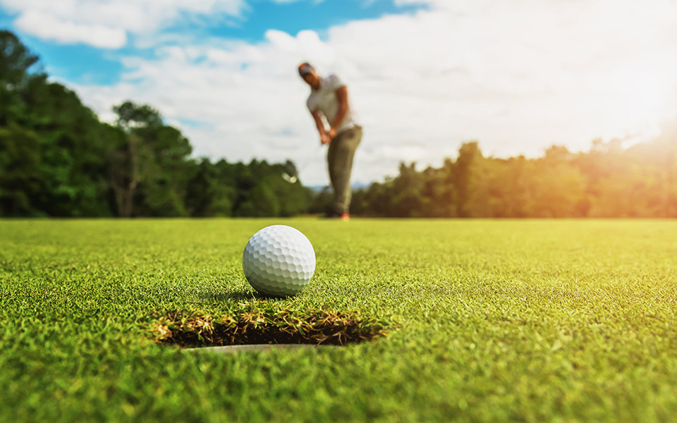 Mann spiel Golf